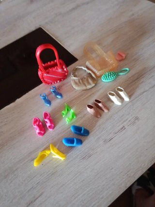 Lote Accesorios Barbie: Bolsos y Zapatos
