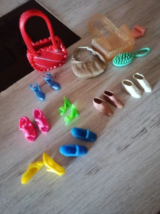 Lote Accesorios Barbie: Bolsos y Zapatos