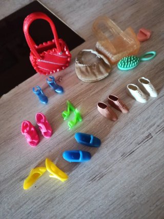 Lote Accesorios Barbie: Bolsos y Zapatos