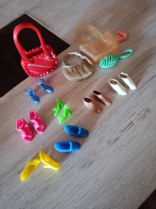 Lote Accesorios Barbie: Bolsos y Zapatos