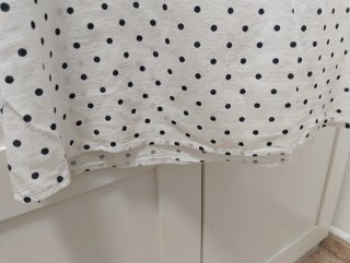 Blusa blanca lunares negros
