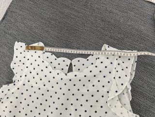 Blusa blanca lunares negros