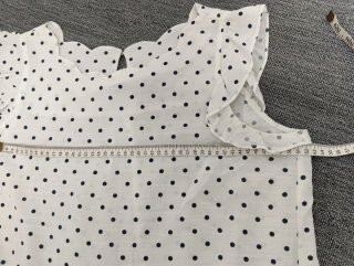 Blusa blanca lunares negros