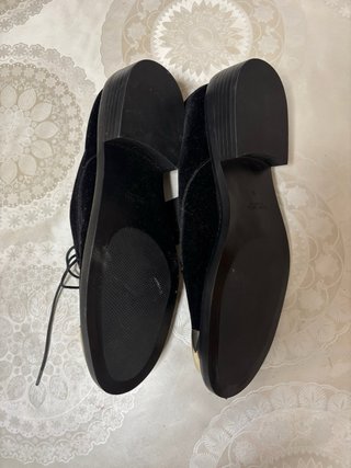 Zapatos Zara Talla 39 Negros con Punta Dorada