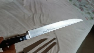 Ceppo portacoltelli in legno con coltelli