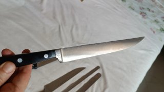 Ceppo portacoltelli in legno con coltelli