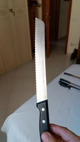Ceppo portacoltelli in legno con coltelli