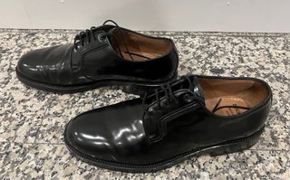 George’s Zapatos Cordones artesanales negros T.42