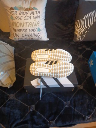 Zapatillas Adidas Talla 39.5 Unisex Los Ángeles