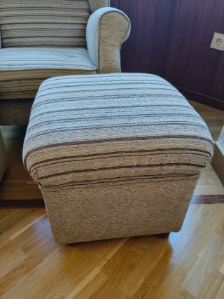 Sillón orejero y 2 otomanas
