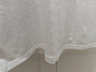 Blusa blanca con volantes