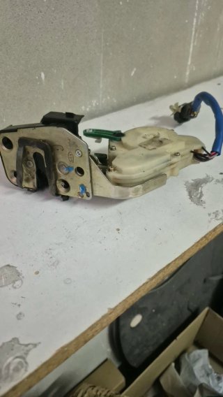 Cerradura Puerta Trasera Derecha Kia Sorento 2.5