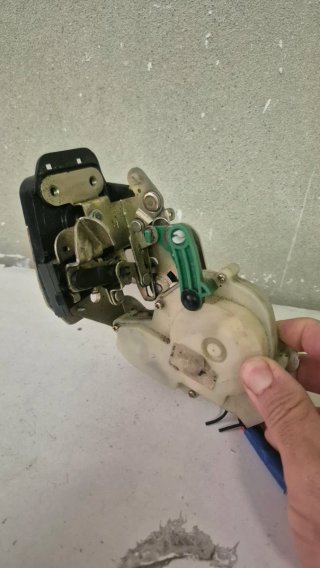 Cerradura Puerta Trasera Derecha Kia Sorento 2.5