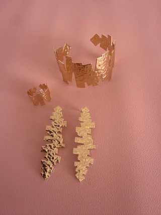 Conjunto de Joyas Dorado Martillado