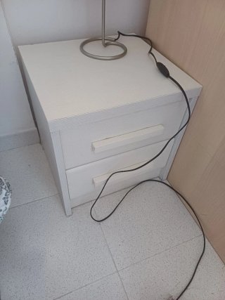 Mesitas de noche blancas