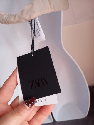 Sujetador lencero Zara beige seda