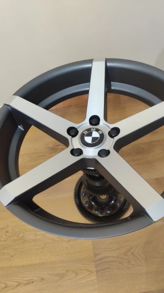Mesa Llanta BMW 19