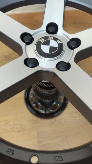 Mesa Llanta BMW 19