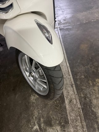 Vespa Primavera 125 Blanca