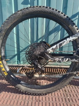 Bicicleta Enduro Canyon Torque M.
