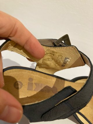 Zapatos de piel azul y marrón