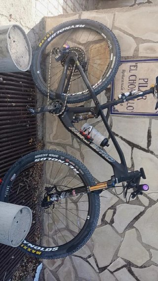 Megamo Track AXS Race