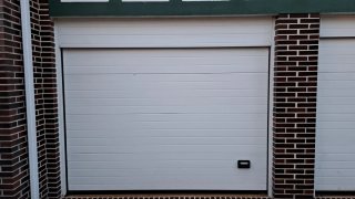 Puerta seccional con motor de segunda mano