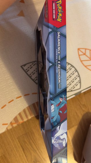 Caja Premium Pokémon Salamence EX y Reshiram EX