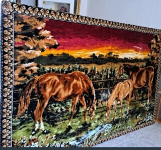 Tapiz artesanal caballos atardecer