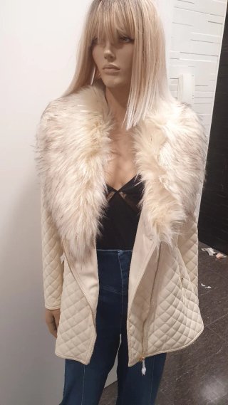 Abrigo Guess Beige con Cinturón Dorado