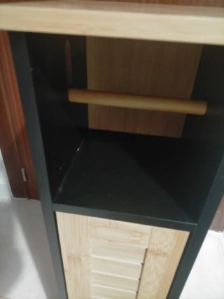Mueble de baño negro y madera