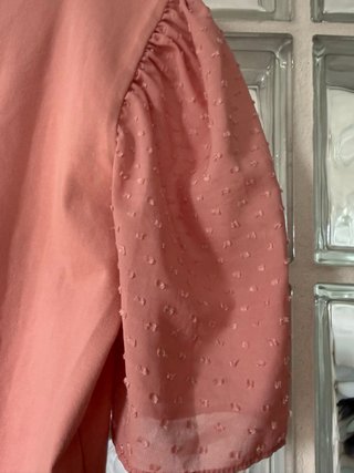 Camiseta Stradivarius manga abullonada rosa