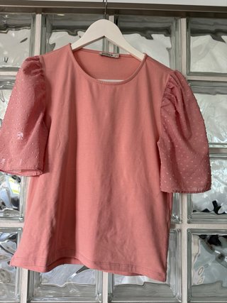 Camiseta Stradivarius manga abullonada rosa
