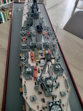 Maqueta HMS Hood 1:200