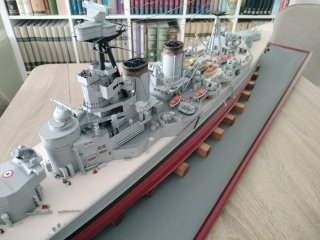 Maqueta HMS Hood 1:200