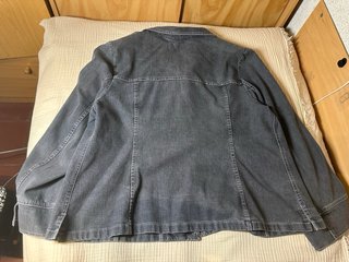 Chaqueta vaquera El Corte Inglés gris talla 56