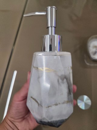 Set bagno effetto marmo con venature oro e argento