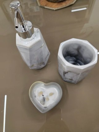 Set bagno effetto marmo con venature oro e argento