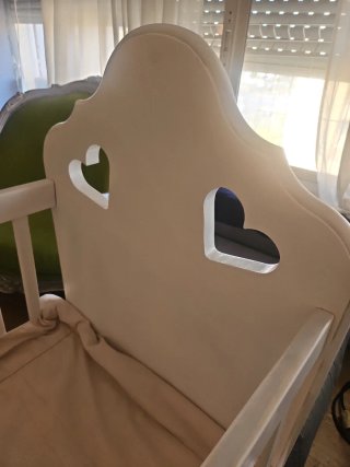 Cuna mecedora de madera para bebé