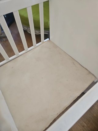 Cuna mecedora de madera para bebé