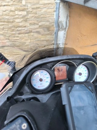Kymco Scooter Automática Gris y Negra