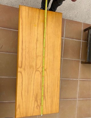Mesa baja de madera con cajones