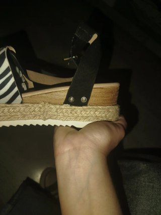 Sandalias de cuña con estampado cebrasin estrenar