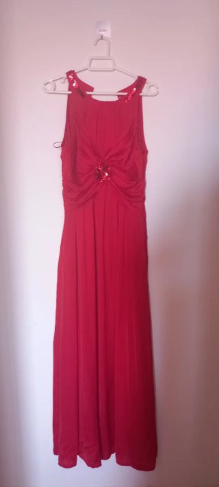 Vestido largo rojo con pedrería