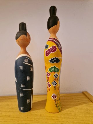 Pareja Kokeshis Okinawa. Años 50  (24 y 21 cm)