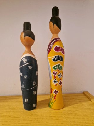 Pareja Kokeshis Okinawa. Años 50  (24 y 21 cm)