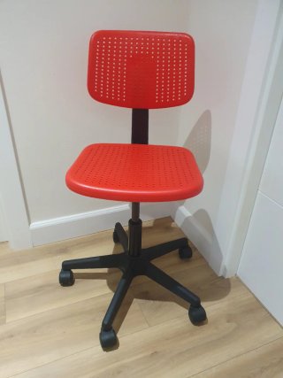 Silla giratoria IKEA ALRIK roja