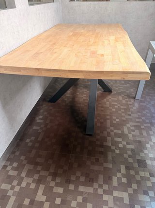 Mesa estilo industrial madera y metal