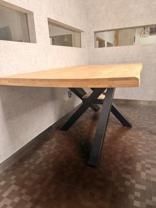 Mesa estilo industrial madera y metal