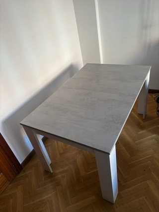Mesa extensible comedor gris y blanca